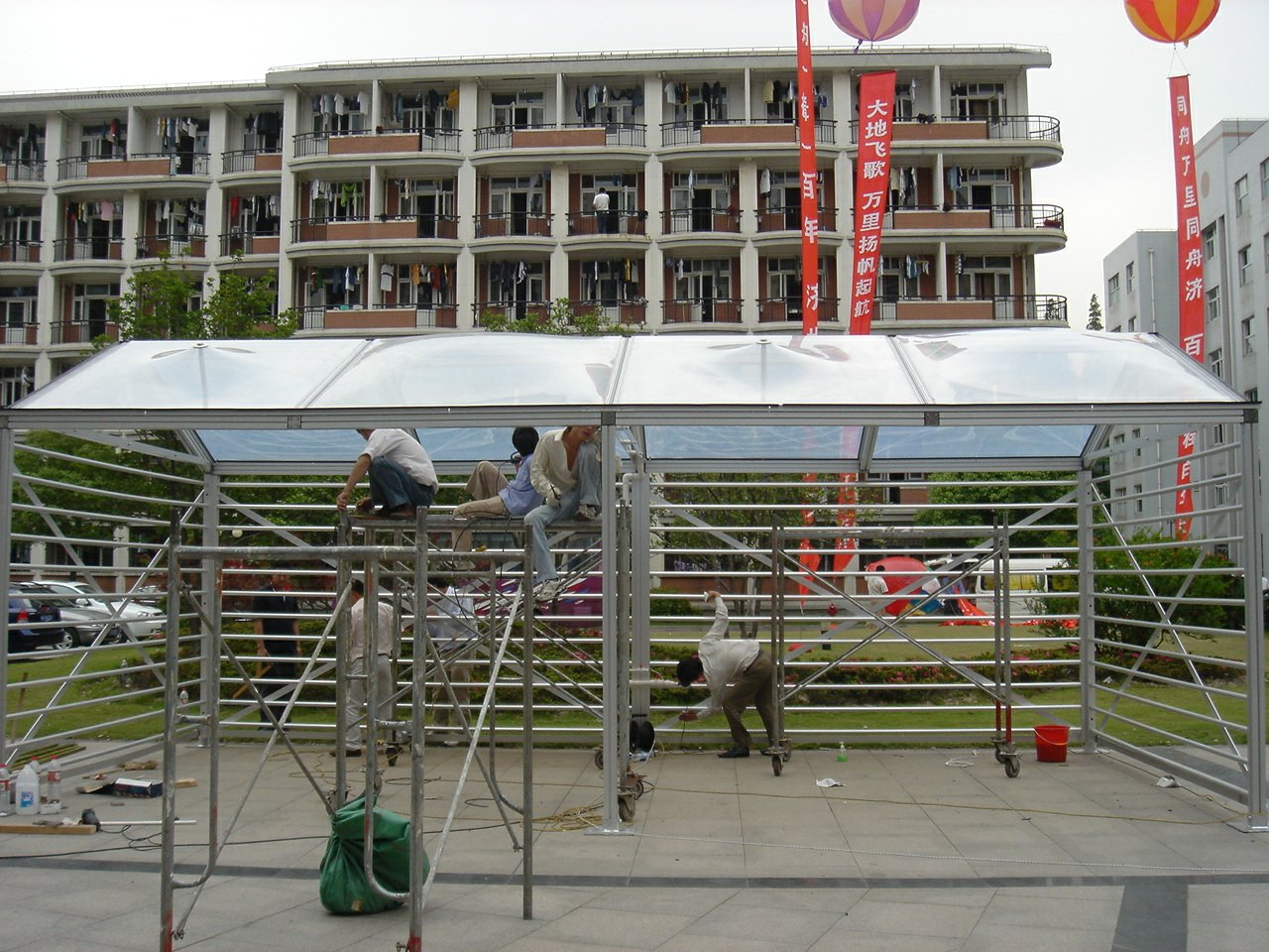膜結(jié)構停車棚